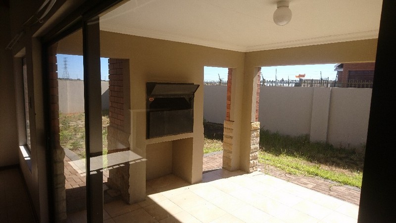 To Let 3 Bedroom Property for Rent in Hillside Free State